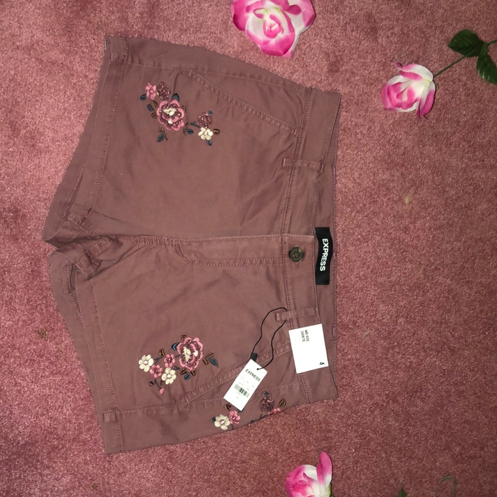 Cute shorts with flowers!